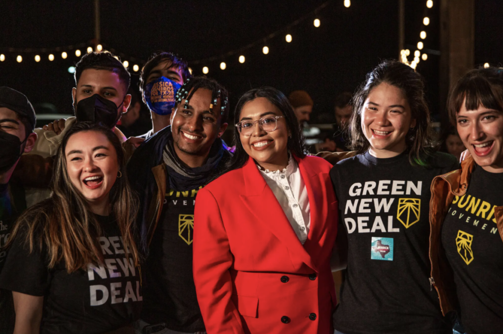 Sunrisers mit Jessica Cisneros, die Green New Deal T-Shirts tragen