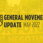 Sovrapposizione gialla su una foto di una protesta. In grande testo grigio "General Movement Update May 2022" con il logo dell'alba grigio a sinistra